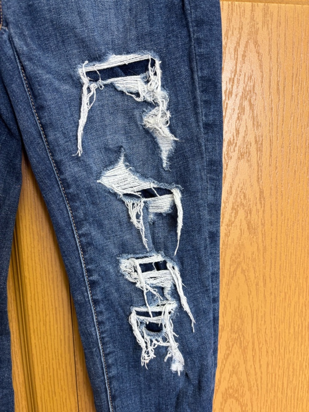 American Eagle Dark Blue Distressed Women's Skinny Jeans - Picture 2 of 5